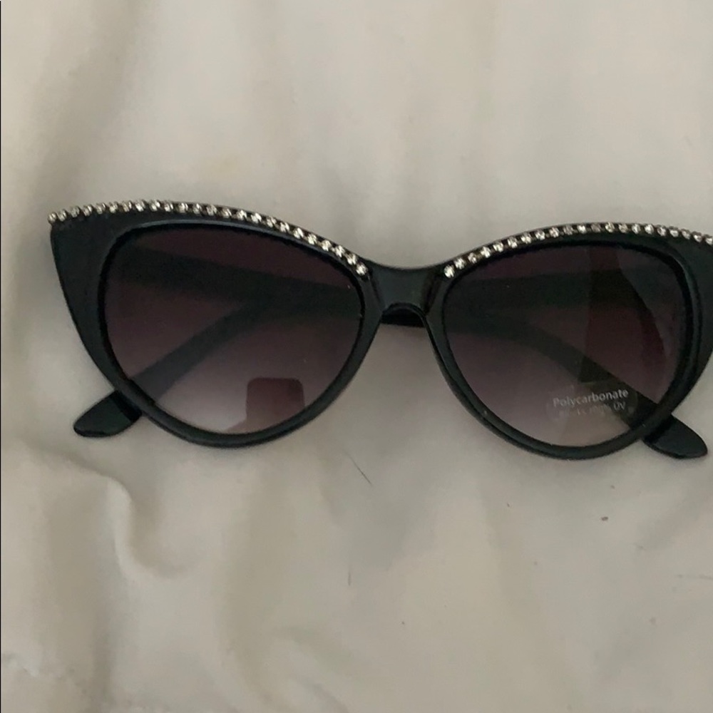 Cat eye sunglasses